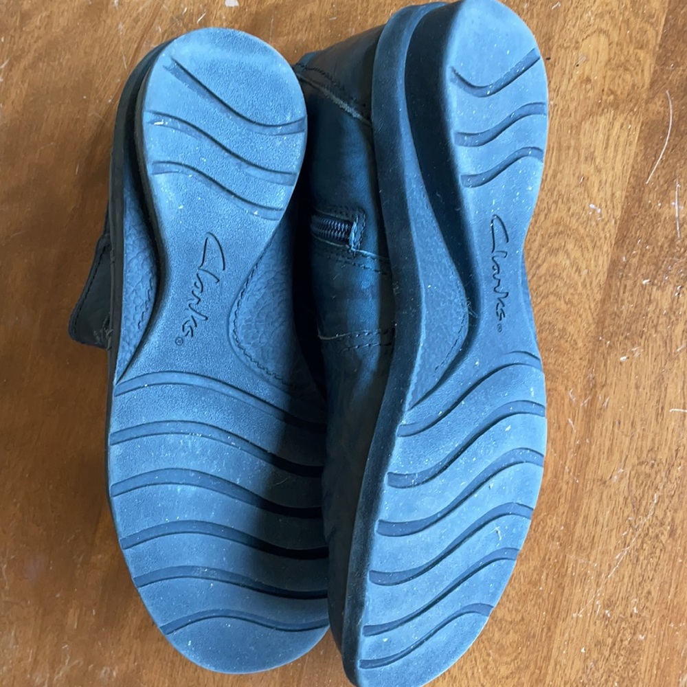 Guc Clark’s ankle boots, size 6.5W - Picture 3 of 6